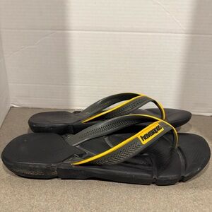 Havaianas Men’s Black and Yellow Flip-Flops 45/46 US 12